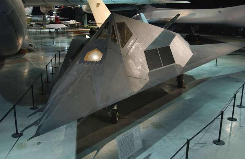 美军退役的F-117出现在“星球大战”峡谷，这是干啥呢？