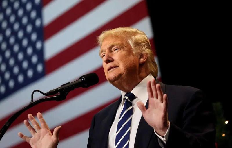 特朗普嘴上不求外援 身体却很诚实... 特朗普嘴上不求外援 身体却很诚实...