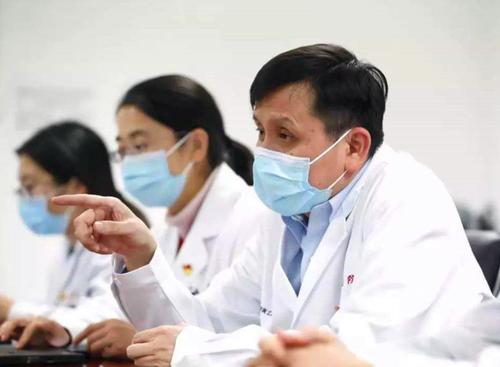 美国疫情拐点何时到来？张文宏:目前还没到高峰！