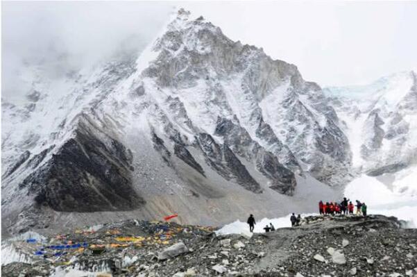 尼泊尔防疫全国封锁，数百登山者被困喜马拉雅山