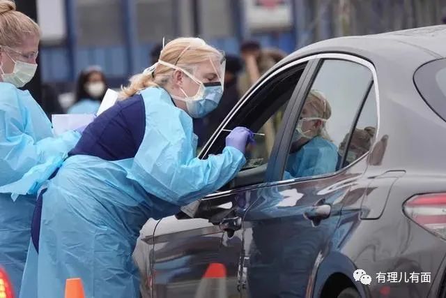 美国这次真的成为“世界第一” 特朗普被这一记重拳打懵