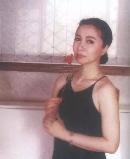 蔡明曾经有多美？12岁出道一举成名，老公为追她写100封情书