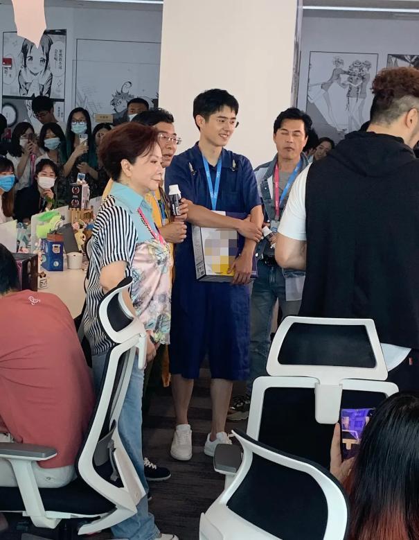 蔡明曾经有多美？12岁出道一举成名，老公为追她写100封情书