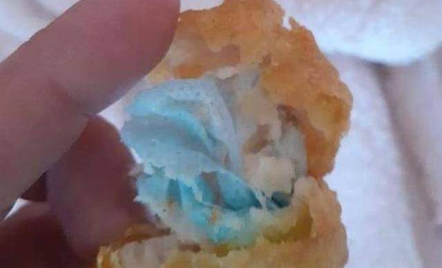 麦当劳鸡块中吃出口罩，英国6岁女童差点窒息