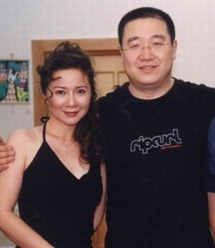 蔡明曾经有多美？12岁出道一举成名，老公为追她写100封情书
