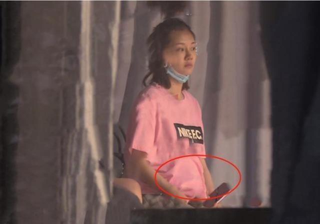 郑恺深夜带妹蹦迪是被冤？现场网友晒酒吧内照片还原真相