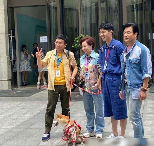 蔡明曾经有多美？12岁出道一举成名，老公为追她写100封情书