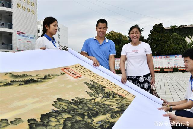 【高手在民间】女子10年绣完36米长清明上河图 这样的耐心无人能及!