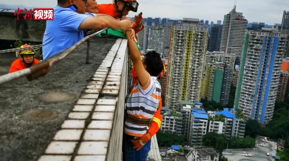 吓人！男子称梦见自己在楼顶天台，醒来发现……