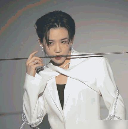 what!why?陆柯燃将缺席THE9团体活动 官博公告说了什么?