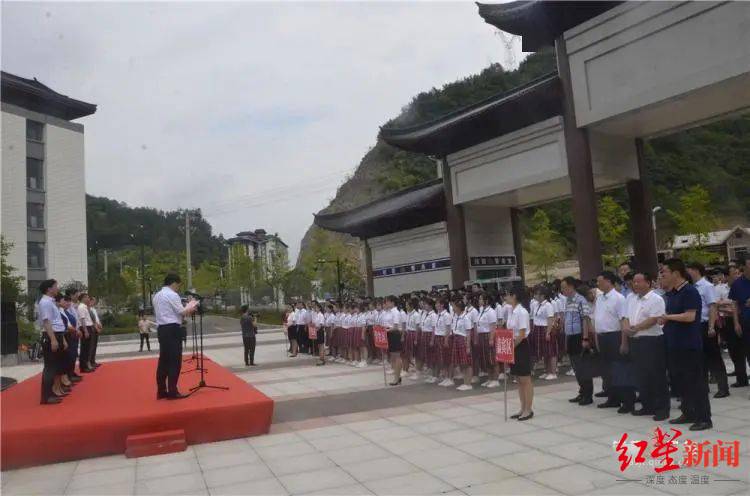 新镇安中学投入使用仪式 图据镇安广播电视台