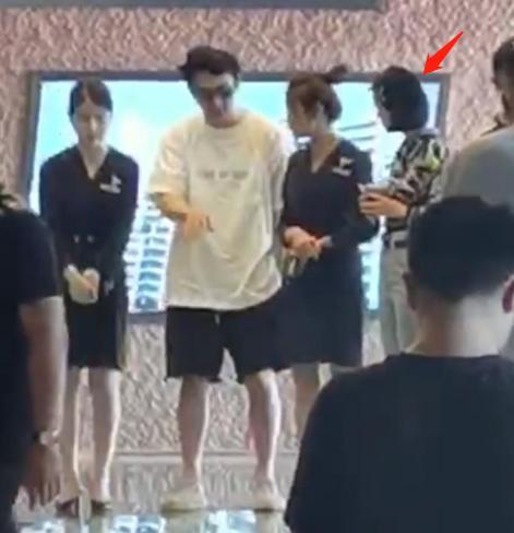 王思聪带女生现身楼盘看房什么情况?终于真相了,原来是这样!