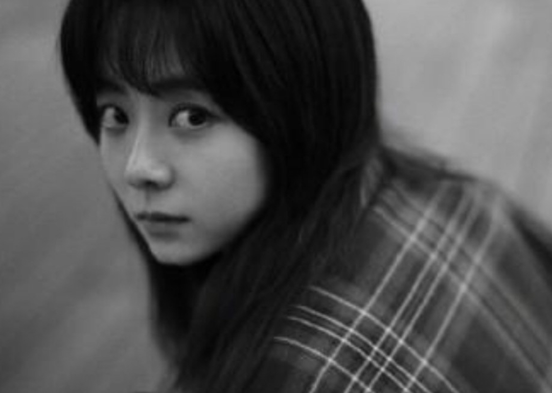 明星不能维权了?谭松韵与撞死母亲司机是小学同学,撞人被告却神隐