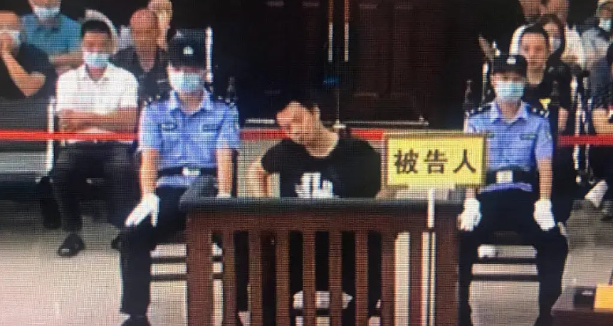 明星不能维权了?谭松韵与撞死母亲司机是小学同学,撞人被告却神隐