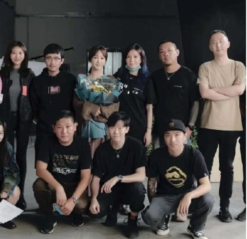 素颜照颜值令人赞叹！杨紫成功追星赵薇 二人合影气氛和谐