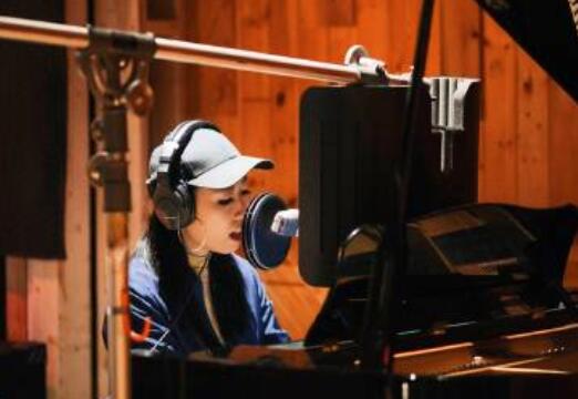 一片骂声!曲婉婷为贪污3.5亿入狱母亲喊冤 曲婉婷为什么不敢回国?