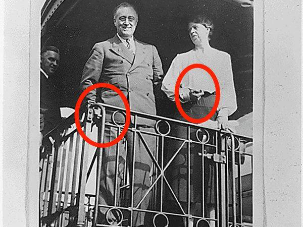 1932年，富兰克林·罗斯福和夫人埃莉诺在一列火车上，罗斯福依靠妻子和火车栏杆支撑身体直立。（美国商业内幕网站）