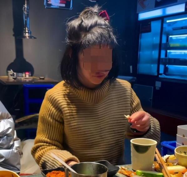 大写的服！女子相亲带来4人吃掉5000元，小伙付1000离场并拉黑
