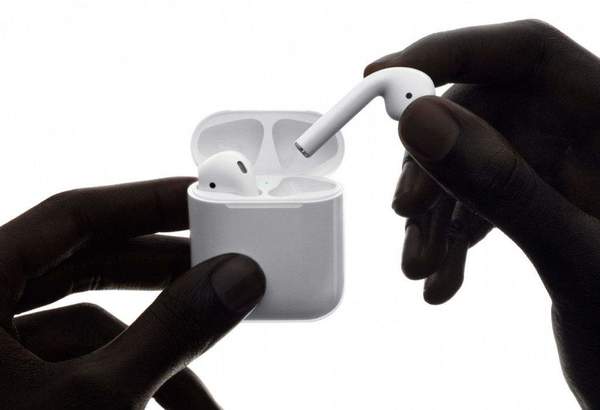 iPhone12隐藏功能曝光,将为新AirPods提供反向无线充电