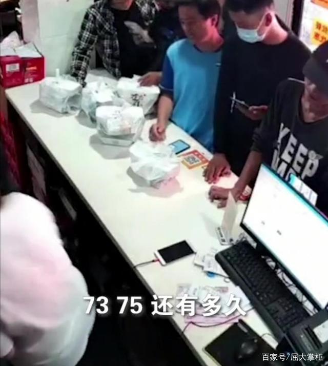 成年人的崩溃?外卖员等餐崩溃砸东西遭店家殴打 店家支付4000元医药费