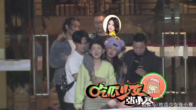被黑衣大哥背上车！杨超越醉酒后撒泼大喊“爸爸妈妈”