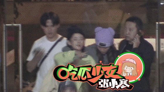 被黑衣大哥背上车！杨超越醉酒后撒泼大喊“爸爸妈妈”