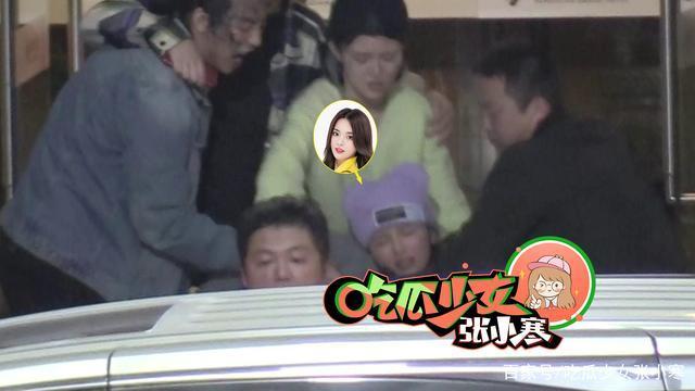 被黑衣大哥背上车！杨超越醉酒后撒泼大喊“爸爸妈妈”