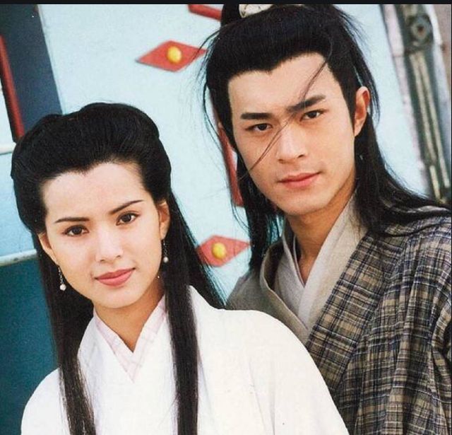 不老女神!54岁李若彤穿17岁时同款校服