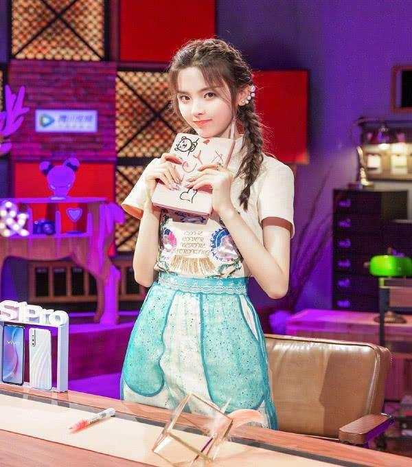 官方回应杨超越落户上海 再次证明,她就是天选之女!