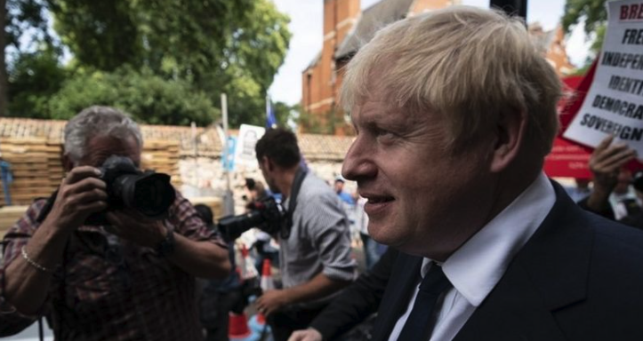 四年长跑，三棒首相接力，英国与欧盟达成脱欧后贸易协议
