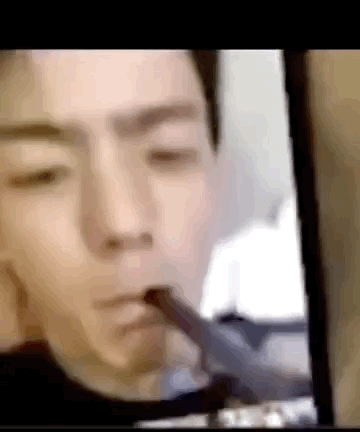 人设崩了？理塘文旅公司回应丁真抽烟：无可奉告