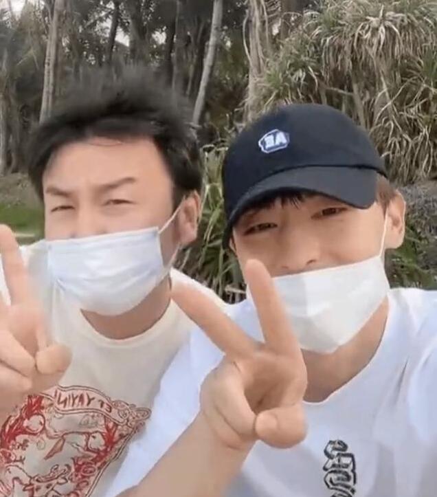 逗谁呢！雷佳音邓伦情人节晒“牵手照” 差点被照片给骗了