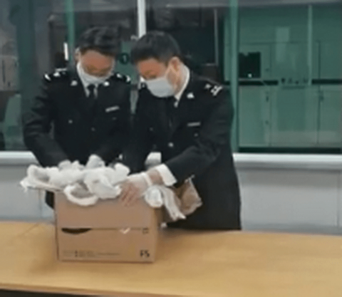 清代龙袍变“棉质刺绣女装上衣”被海关查获 网友：幸亏查获了