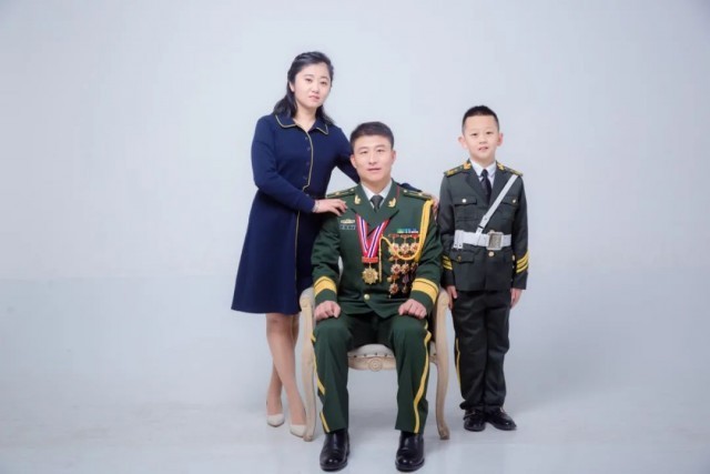 丈夫外出执行任务,妻子却留给他一封“遗书”