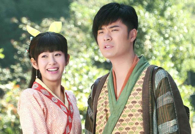 陈赫带娇妻逛街明晃晃秀恩爱,一次买6条千元裤不眨眼