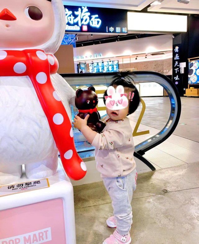 秀恩爱！陈赫晒妻子张子萱 :一屋子都是孩子