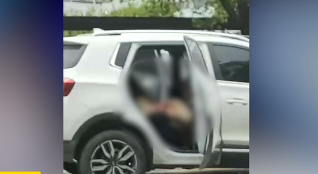 【奇怪的交通事故】警方通报追尾车辆后座发现女尸 真相究竟是什么?