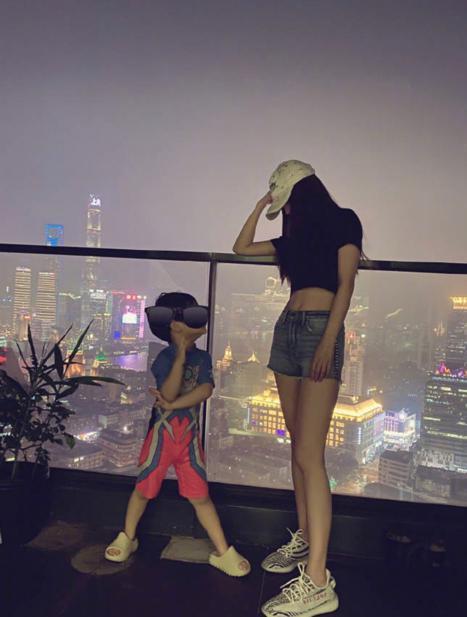 究竟离婚了吗?黄晓明baby穿情侣装 结婚6年屡传婚变