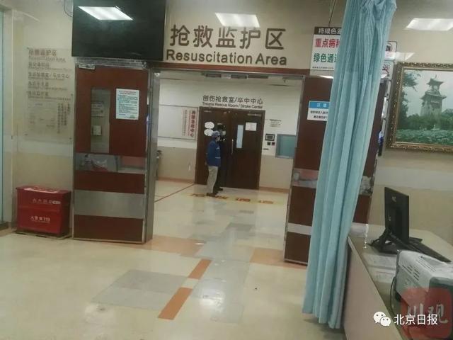 电瓶车电梯内爆燃 监控拍下恐怖一幕  现场一片狼藉