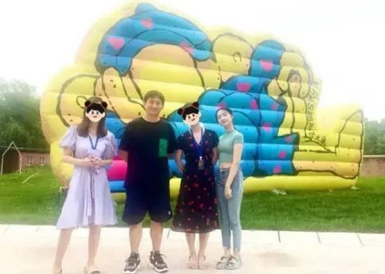 多多晒姐弟三人旅行照 疑似一拖二自己带弟妹出游