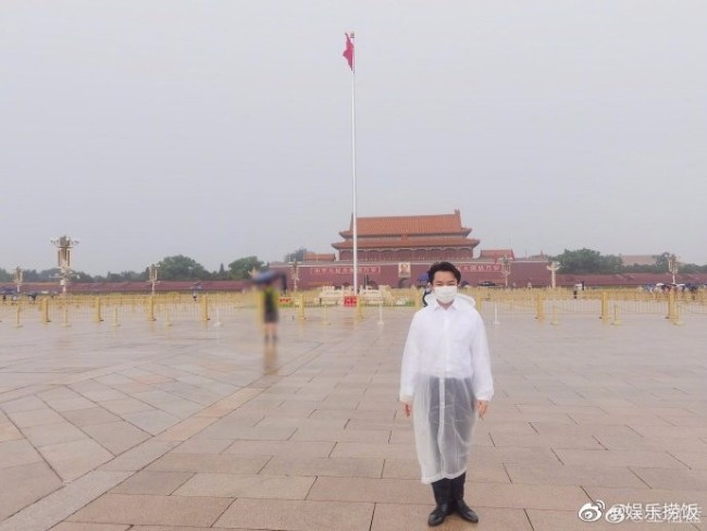 当年就是好少年！王祖蓝晒25年前后天安门游客照