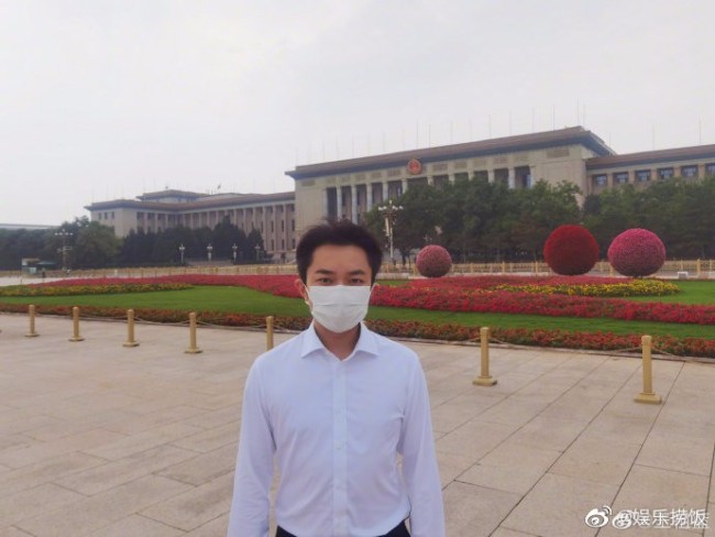 当年就是好少年！王祖蓝晒25年前后天安门游客照