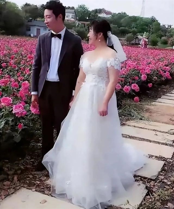 诗人余秀华回应被小14岁伴侣家暴 余秀华是谁？