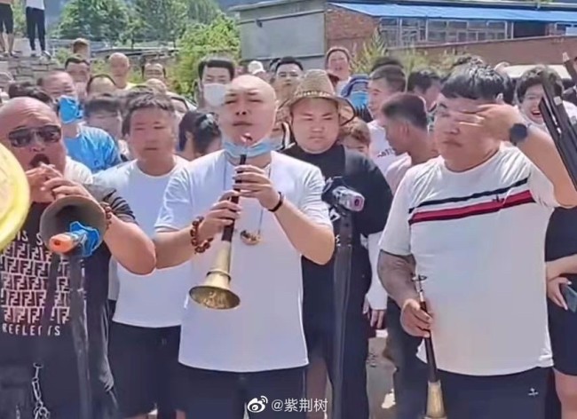 怎么回事？赵本山徒弟程野否认葬礼吹唢呐赚钱