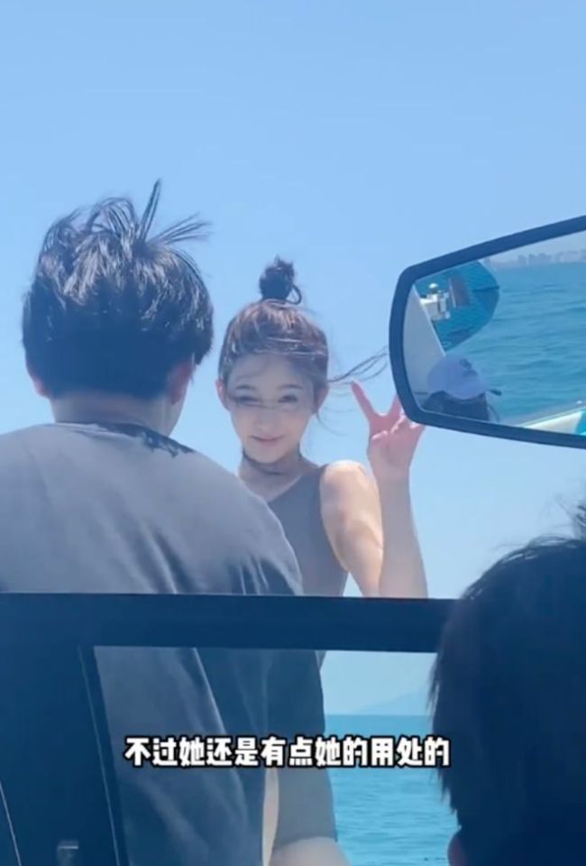 王思聪带女友三亚度假 海鲜大餐摆满一桌太豪气