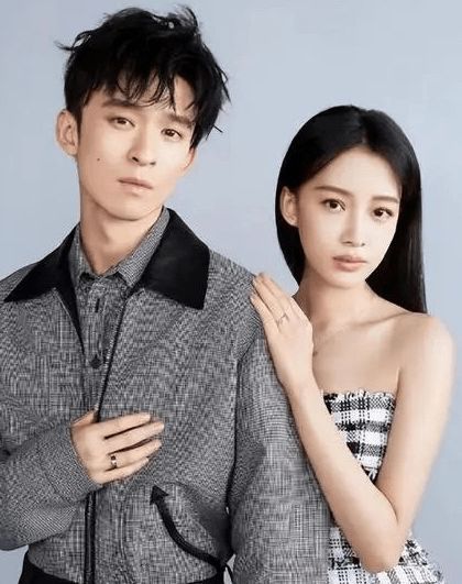 孙怡离婚后首晒近照状态好 小露香肩美腿笔直吸睛