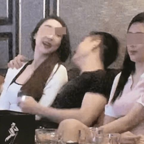 小S晒全家暑假出游照 心情似未受老公夜店搂妹影响