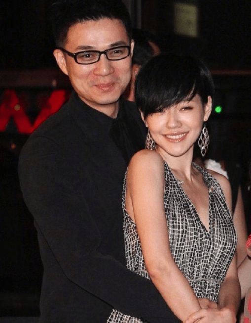 小S晒全家暑假出游照 心情似未受老公夜店搂妹影响