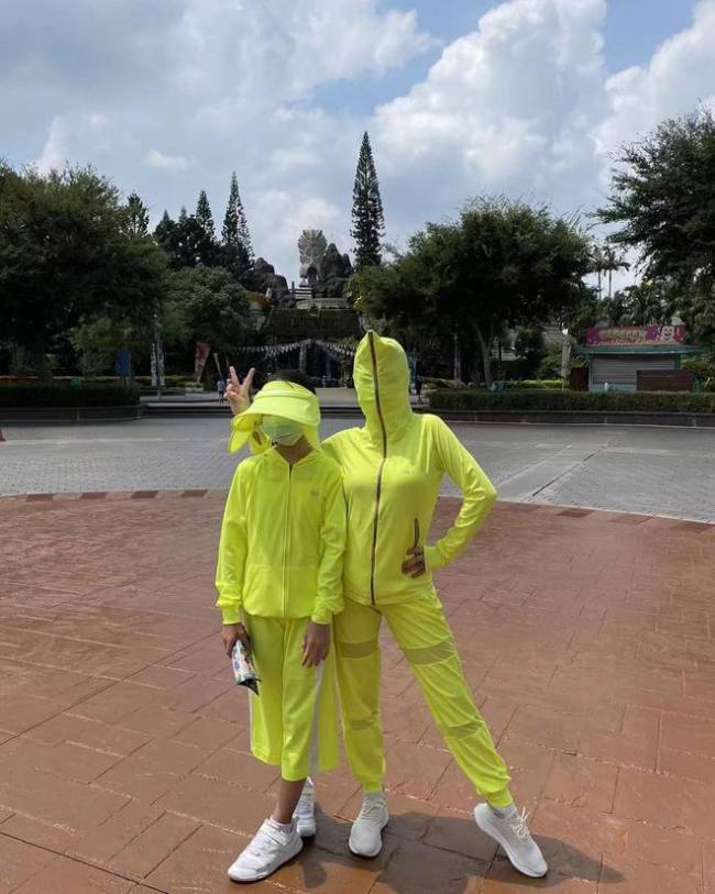 小S晒全家暑假出游照 心情似未受老公夜店搂妹影响