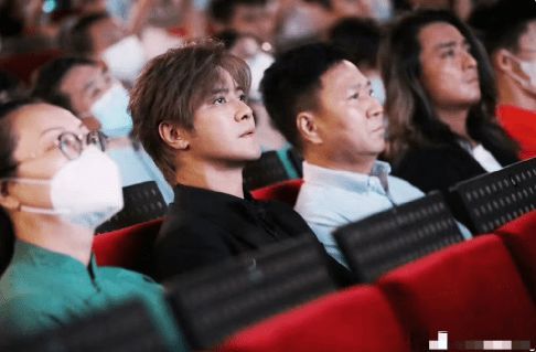 罗志祥现身北京机场疑似复出 曾透露正在录制综艺